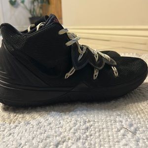Kyrie 5 high basketball shoe